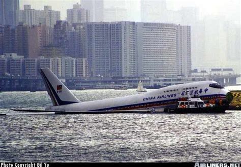 Flying into Old Hong Kong Airport