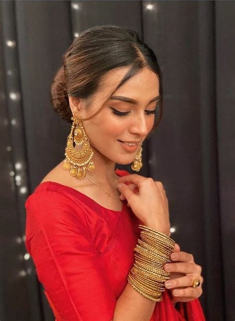 How Iqra Aziz Became An Actress – 24/7 News - What is Happening Around US