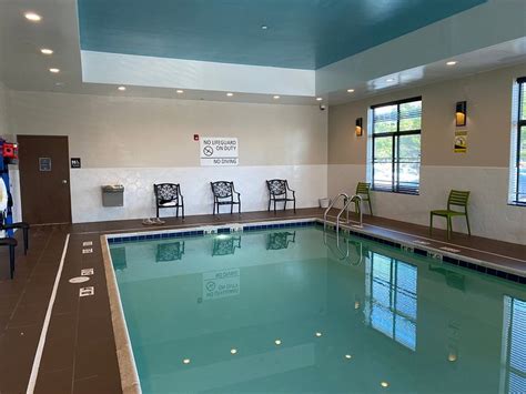 Hampton Inn Paramus Pool: Pictures & Reviews - Tripadvisor