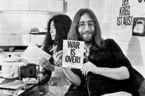 'Happy Xmas (War is Over)' Sikap Politik John Lennon Terhadap Perang ...