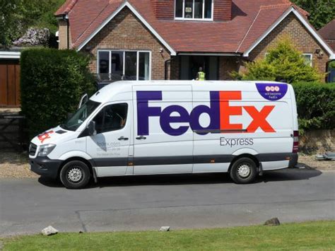 320+ Fedex Van Stock Photos, Pictures & Royalty-Free Images - iStock