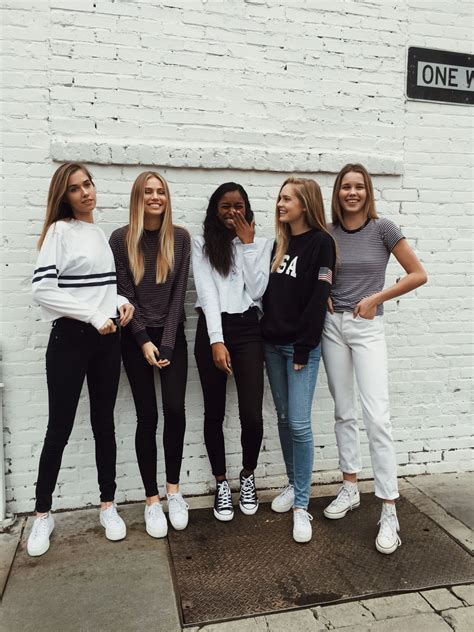 BRANDY MELVILLE | Best friend goals, Photoshoot, Fashion