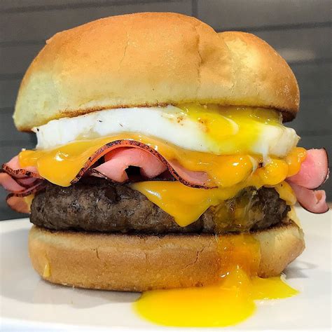 #MacroFriendly Ham, Egg N' Cheese Burger🍔 | Burger, Burger inspiration, Turkey burger