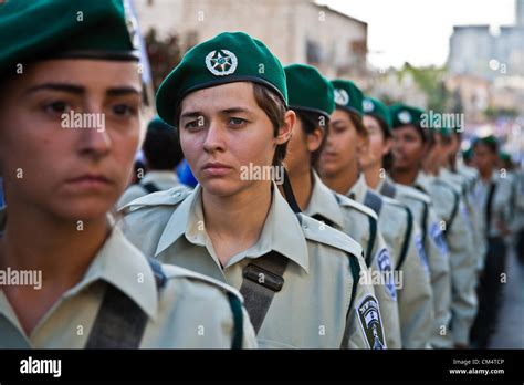 Israeli border policewoman hi-res stock photography and images - Alamy