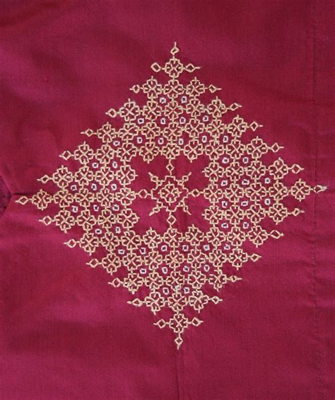 A Kasuti motif | Kasuti embroidery, Embroidery motifs, Hand embroidery design patterns