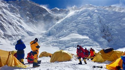 Crowds And Solitude On Kangchenjunga | Mountain Planet