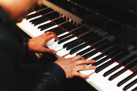 Image libre: Piano, musicien, artiste, son, main, pianiste