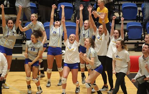 PHOTO GALLERY: Loper Volleyball Wins MIAA Conference Tournament – UNK News