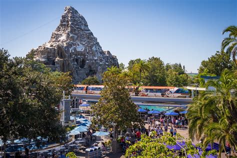 Summer 2023 Crowd Slowdown at Disneyland - Disney Tourist Blog