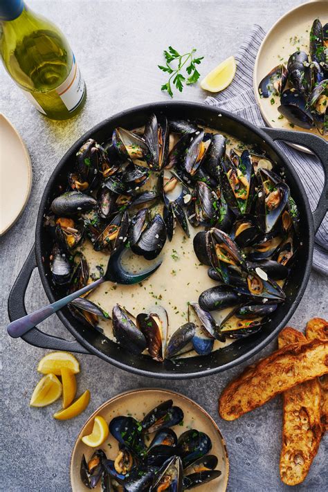 Mussels Recipe with White Wine Garlic Sauce - Baker by Nature