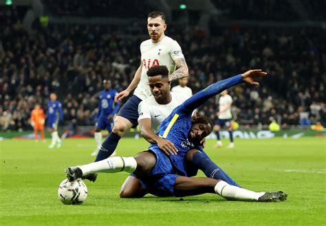 Chelsea ease past Tottenham into League Cup final | Reuters