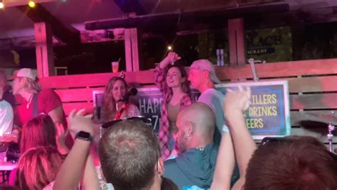 Kenny Chesney Surprises Beach Bar Crowd! - ExploreSTJ.com