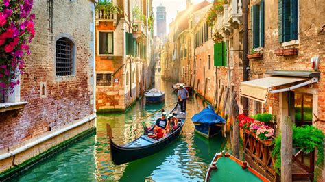 Classic Venice Gondola Ride | Italy on a Budget