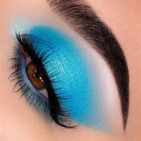 Blue smokey eye makeup | Smokey eye makeup, Blue smokey eye, Colorful eye makeup