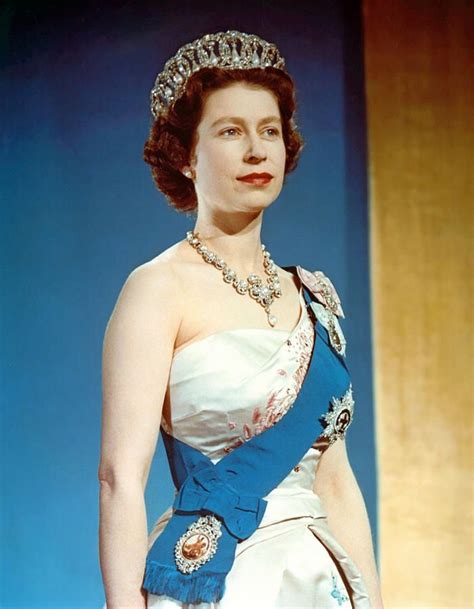 Queen Elizabeth II, Coronation by Everett in 2020 | Young queen ...