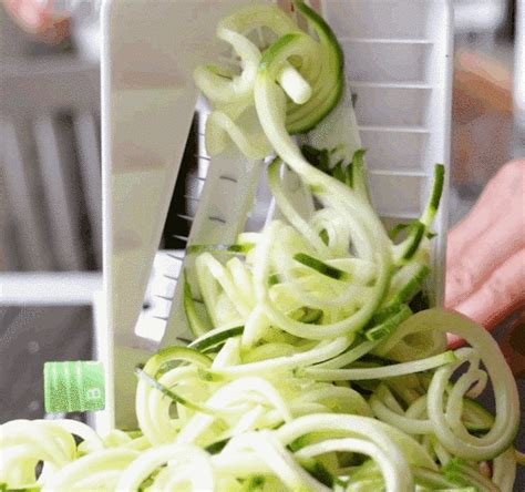 These Easy Zucchini Noodles Are So Delicious | Zucchini noodles, Easy zucchini, Homemade pesto