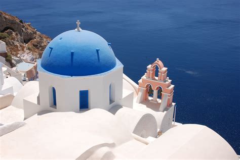 File:Blue Domed Church - Oia, Santorini, Greece - 20 July 2008.jpg - Wikimedia Commons