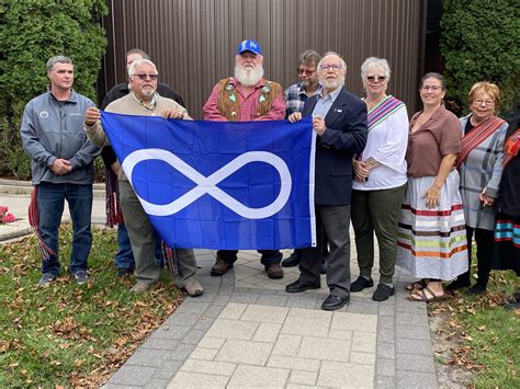 Metis flag flies in Fort Frances - Acadia Broadcasting