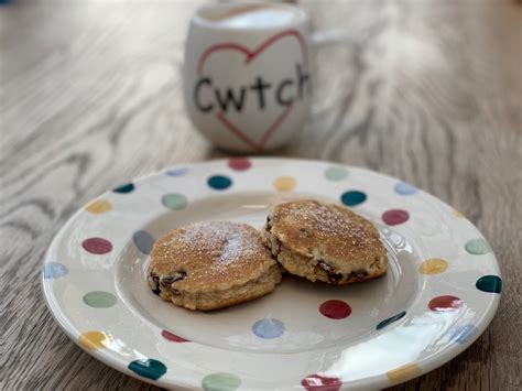 Traditional Welsh Cakes recipe – the authentic Welsh teatime treat - It's not easy being greedy