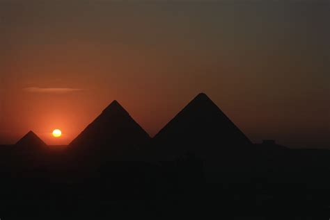 Image - Great-Pyramid-of-Giza-at-Night.jpg - The Assassin's Creed Wiki ...