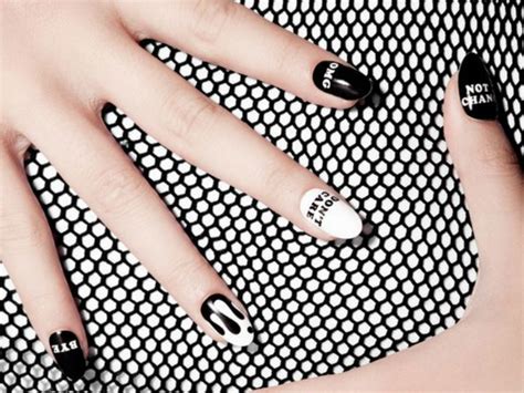 Diseños para uñas en blanco y negro