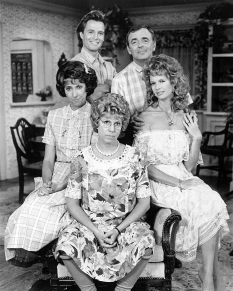 'MAMA'S FAMILY' SYNDICATED VERSION CAST - 8X10 PUBLICITY PHOTO (DA-628)