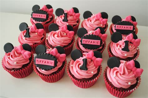 Miss Cupcakes» Blog Archive » Minnie Mouse cupcakes (12)