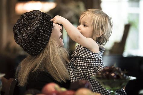 Barbra Streisand's Cutest Family Moments with Her Grandkids Cute Family Pictures, Star Pictures ...