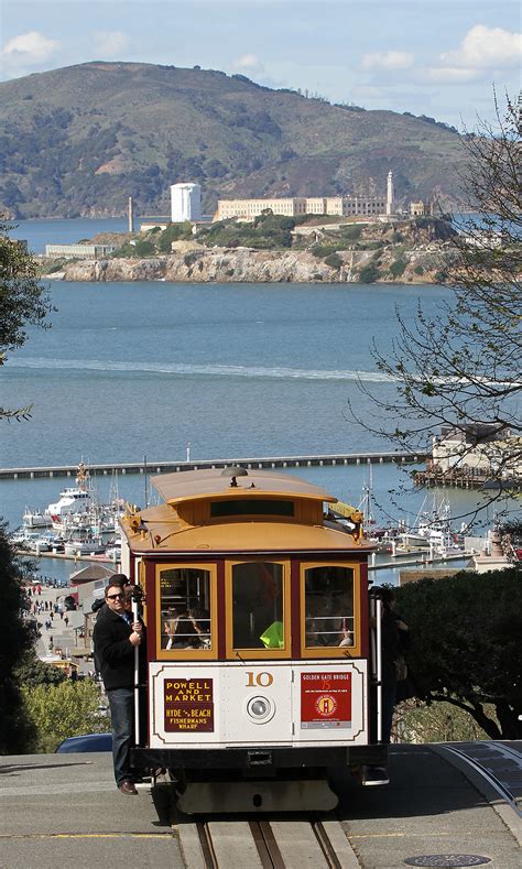 File:10 Cable Car on Hyde St with Alcatraz, SF, CA, jjron 25.03.2012.jpg - Wikimedia Commons