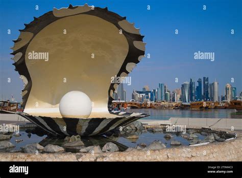 Qatar, Doha, Pearl Monument, skyline Stock Photo - Alamy