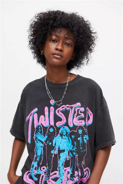 Graphic Tees for Women: Band, Vintage + More | Urban Outfitters | Wwe t shirts, Urban outfitters ...