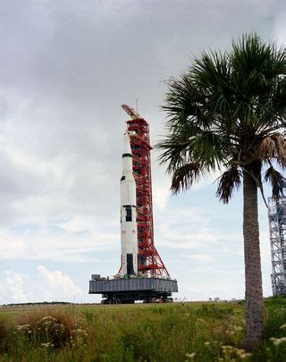 Amazing Apollo 4: NASA's 1st Saturn V Moon Rocket Test Flight in Photos ...