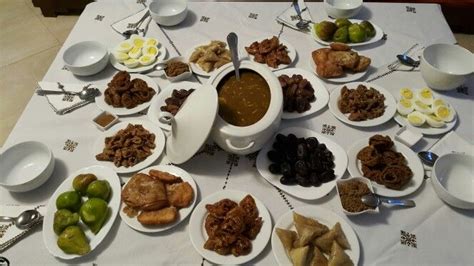 Fotore Marocain pour Ramadan:Haríra, dates ,shebakia,briwates,