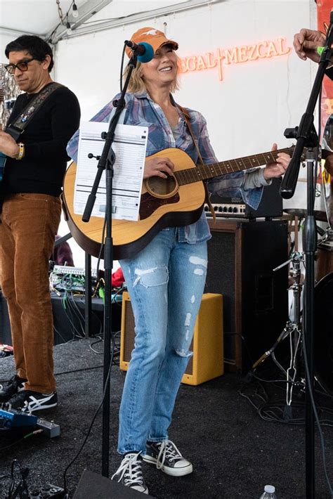 Renee Zellweger Sings & Plays Guitar in Converse Sneakers at SXSW 2023 ...