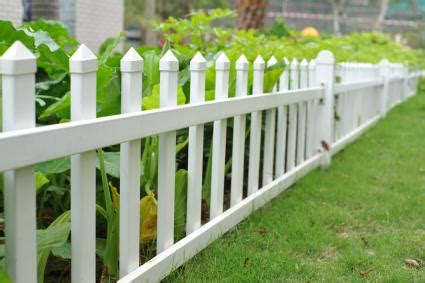 Removable Fence Design Ideas | LoveToKnow