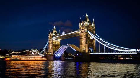 Tower Bridge, Lift Bridge Which is An Icon of The London City - Traveldigg.com