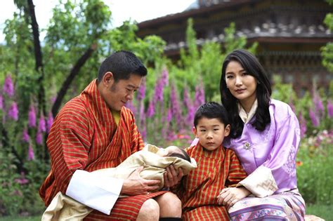 King and Queen of Bhutan introduce newborn son in sweet family portraits | London Evening ...