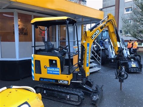 Electric excavator for hire – Willow Hire