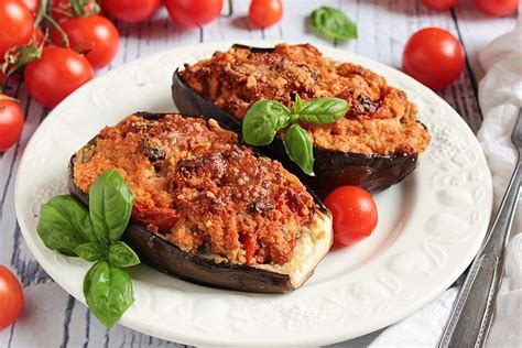 Calabrian stuffed eggplants, the traditional recipe | Recipes, Vegetable dishes, Italian recipes