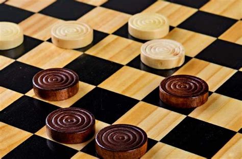 AI and Online Checkers: How Computer Algorithms are Challenging Traditional Players - Memprize