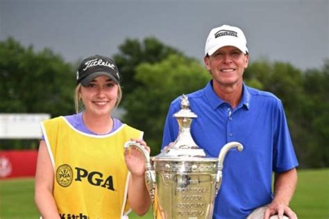 Steve Stricker Caddie | Meet His Daughter Izzi Stricker And Family