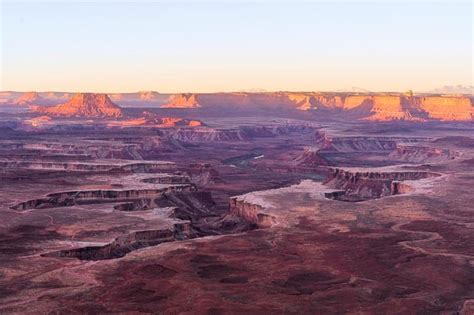 Sunrise in Canyonlands National Park, Utah [OC] [1080x720] : r/EarthPorn