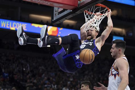 NBA: Domantas Sabonis, Kings beat struggling Suns | Inquirer Sports