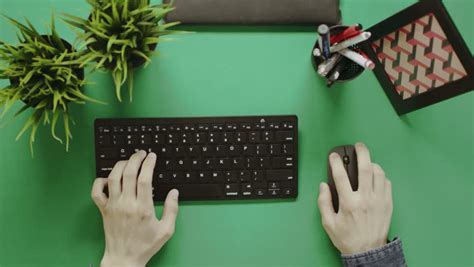 Green Mouse with Keyboard image - Free stock photo - Public Domain photo - CC0 Images