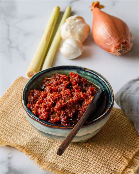 Easy Vegan Sambal - Chili paste | Spicy and Gluten-free - WoonHeng