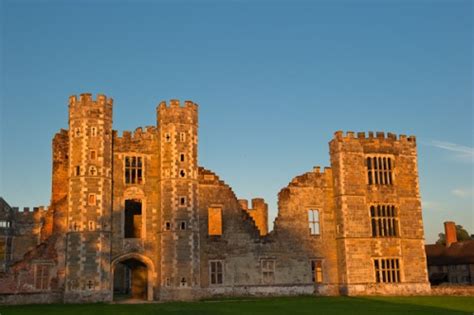 Cowdray House - History, Travel, and accommodation information