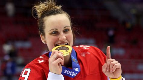 Marie-Philip Poulin begins coaching career at McGill - The Ice Garden