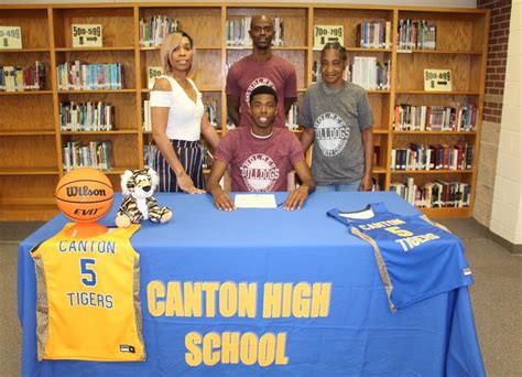 McGruder signs with Holmes