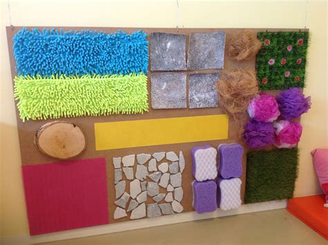 Ons voelbord thema knuffels | Sensory classroom, Sensory boards ...