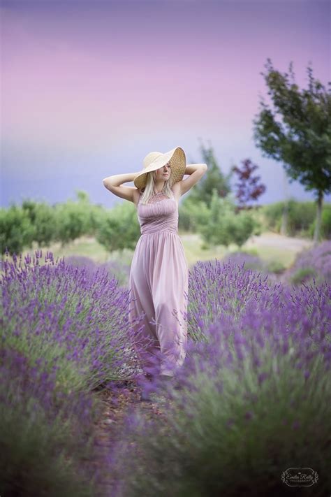 Lavender fields photography at the sunset with a gorgeous senior model ...